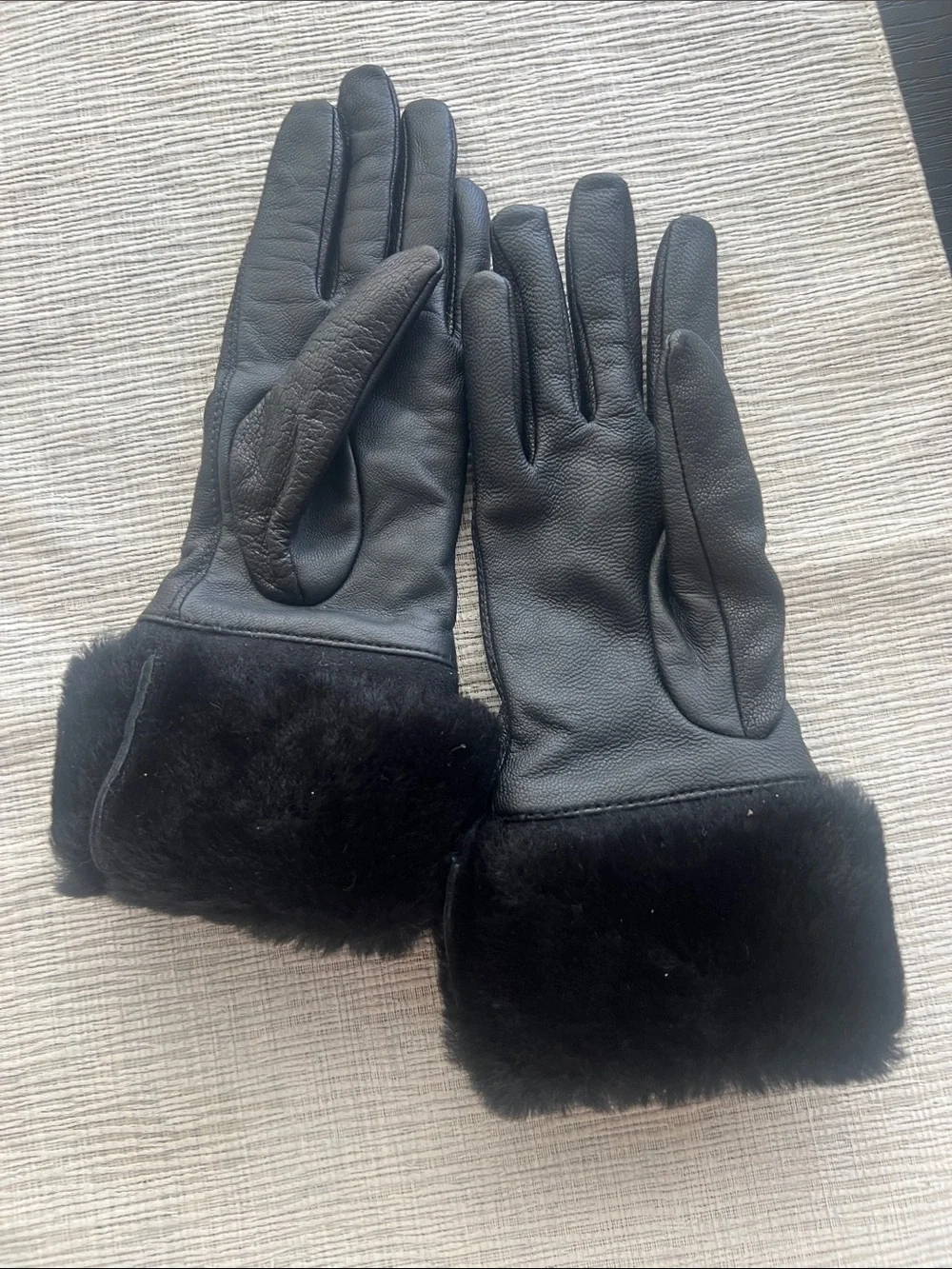 UGG Black Leather Gloves with Fur Cuffs Women's Leather Slim Fit Cashmere